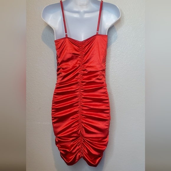 💚5/$25 Liz & Sara Red Datin Ruched Bodycon Mini Slip Dress Size Medium - Picture 5 of 6